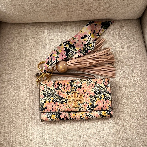 Tory Burch Bundle Wallet with key chains - Picture 1 of 8